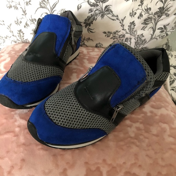 Women’s  Sneakers - Picture 3 of 8